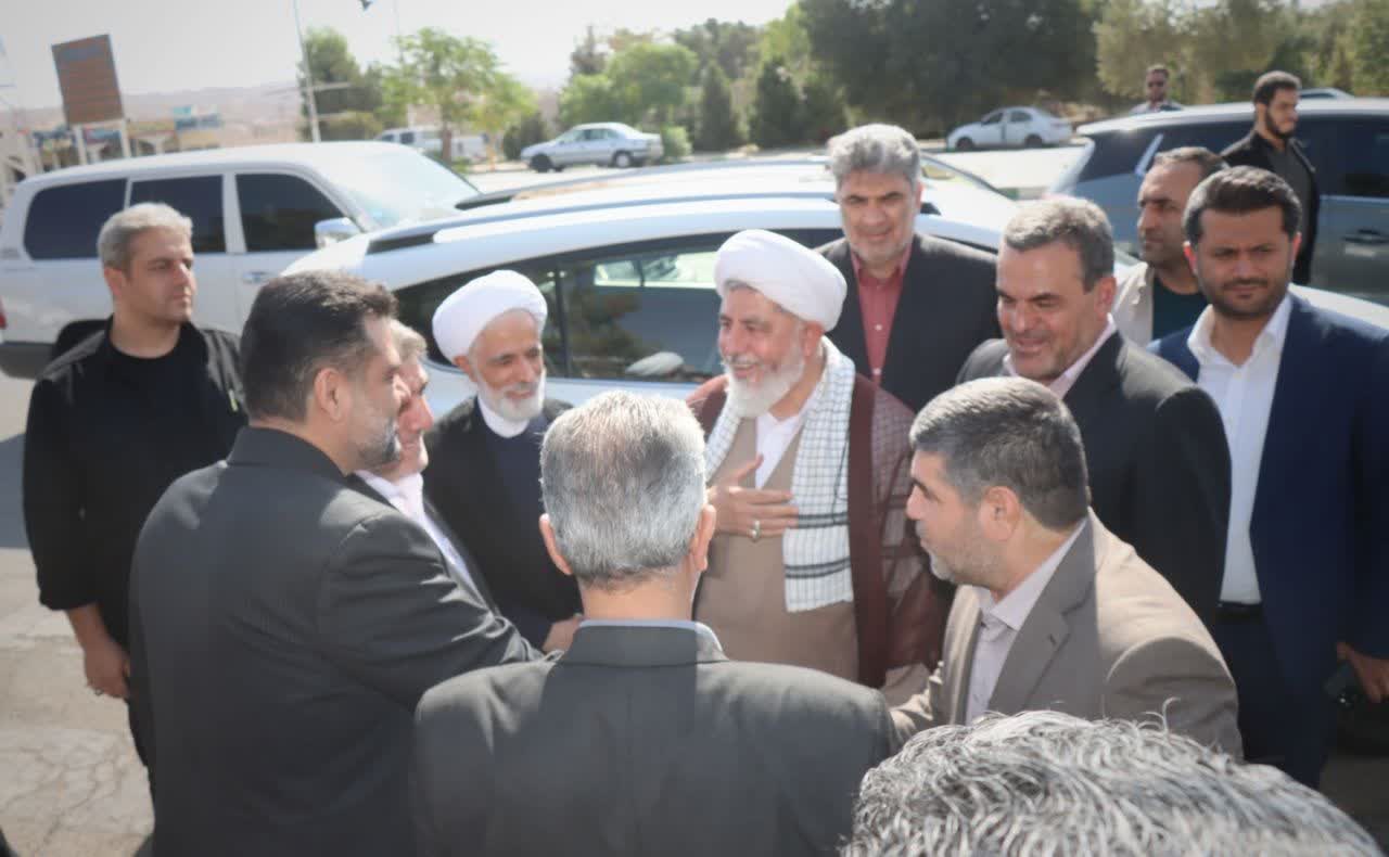 ادای احترام معاون حقوقی رئیس جمهور به ۳ هزار شهید استان سمنان