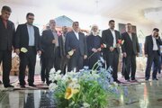 ادای احترام معاون حقوقی رئیس جمهور به ۳ هزار شهید استان سمنان