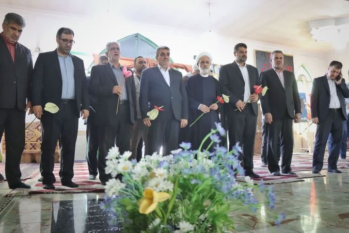ادای احترام معاون حقوقی رئیس جمهور به ۳ هزار شهید استان سمنان