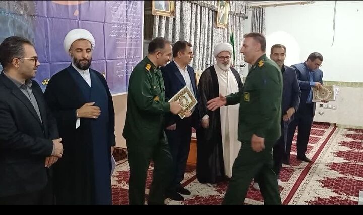تجلیل از ۱۰ فعال مسجدی در میاندوآب/مساجد، محور وحدت و امیدآفرینی