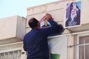 نصب پلاک افتخار بر سر در منزل شهید مهدی هنرمند