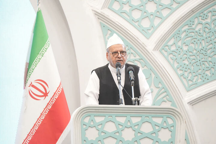 مردم ایران با ایستادگی در میدان دشمن را به زانو درآورده‌اند