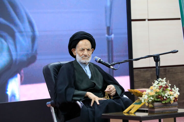 دشمن به دنبال تضعیف هویت دینی و ارزش‌های انسانی است