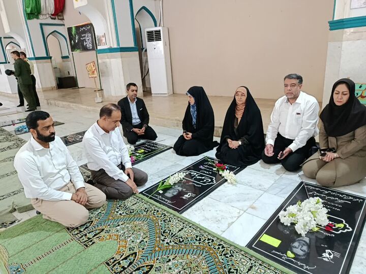 تجدید میثاق مدیران فرهنگی هرمزگان با آرمان‌های شهدای کانون‌های مساجد در گلزار شهدای بندرعباس