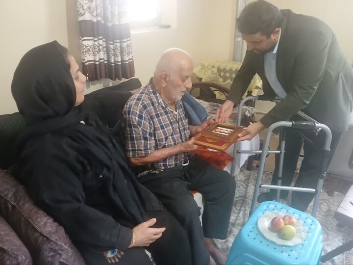 «سه‌شنبه‌های تکریم» به خانه شهید محمدی خشت‌سر رسید 