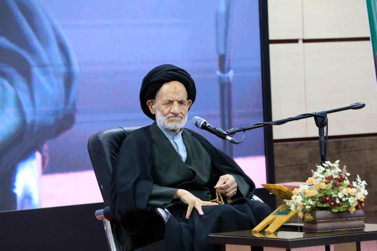 دشمن به دنبال تضعیف هویت دینی و ارزش‌های انسانی است