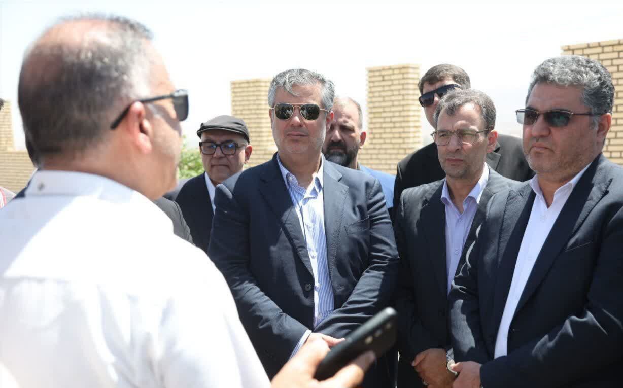 دیدار با خانواده شهدا توفیق خدمت را افزایش می‌دهد