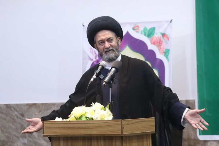 وحدت، رمز عزت ملت ایران در برابر دشمنان است / تنها جمهوری اسلامی از مظلومان غزه دفاع کرد