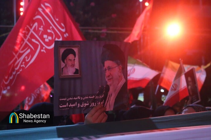 یکصد و هشتاد و چهارمین حضور رشتوندان در زیر باران / مردم مبعوث، سنگ از آسمان ببارد، پای کار ایران ایستاده‌اند