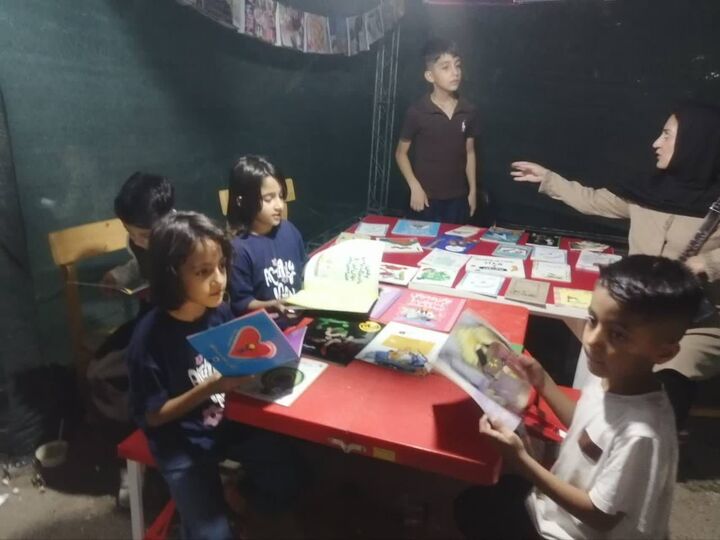 کتابخانه‌های عمومی در جشن وحدت جوانرود؛ کودکان و نوجوانان پای کار کتاب آمدند