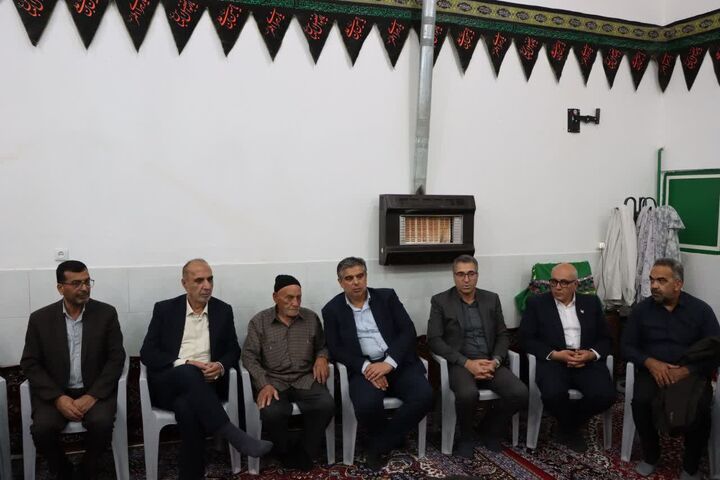 تجدیدمیثاق استاندار مرکزی با آرمان‌های شهدا در گلزار شهدای تلخاب