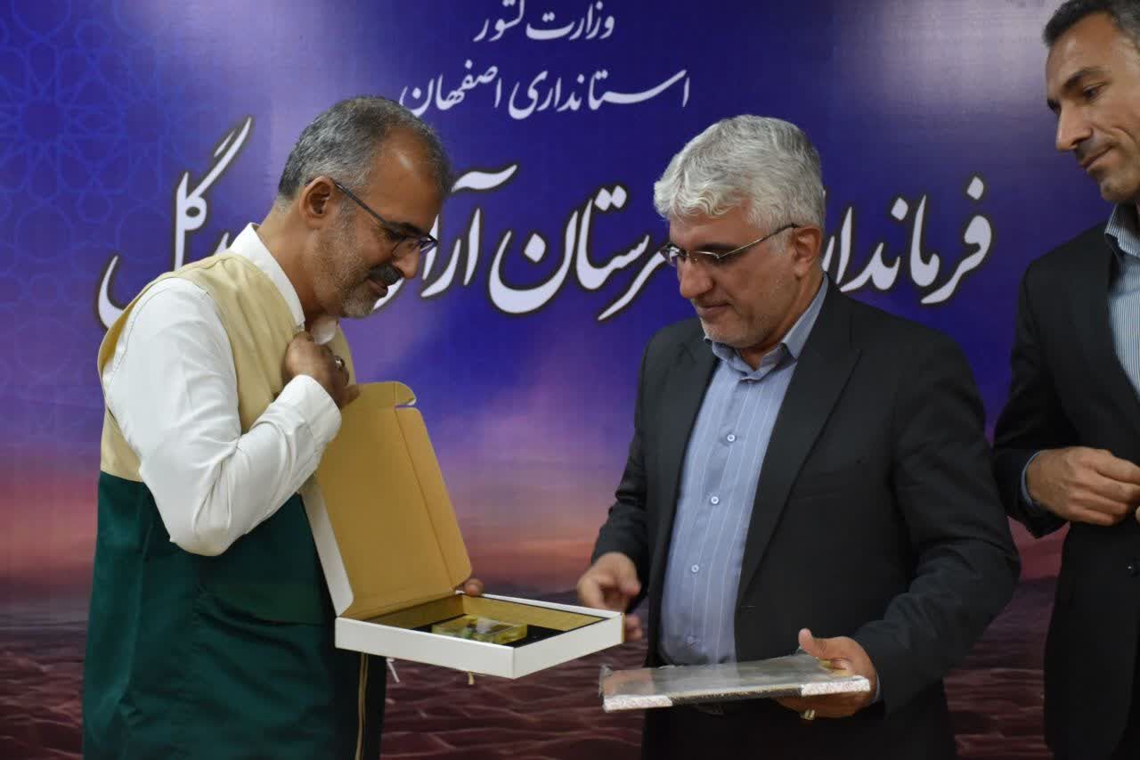 تأکید فرماندار آران و بیدگل بر استفاده از ظرفیت خادمیاران رضوی در کاهش آسیبهای اجتماعی