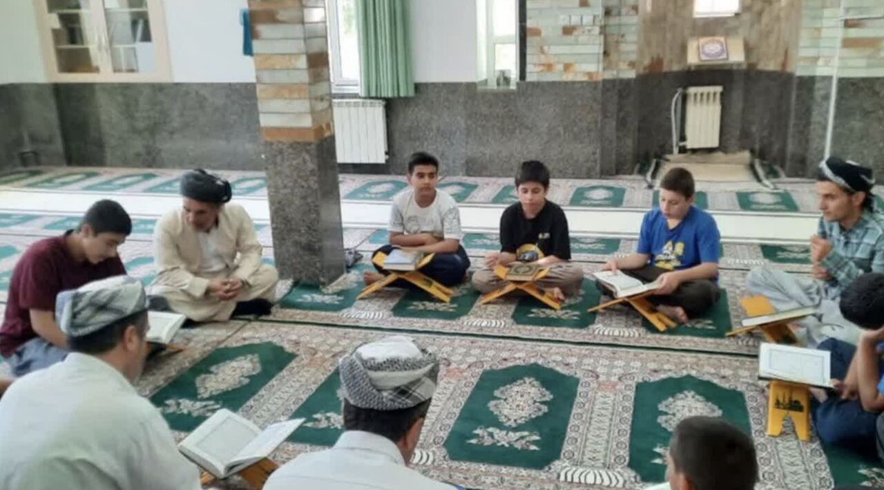 حجره تاریخی حاج شیخ محمد سنندج میزبان محفل انس با قرآن شد