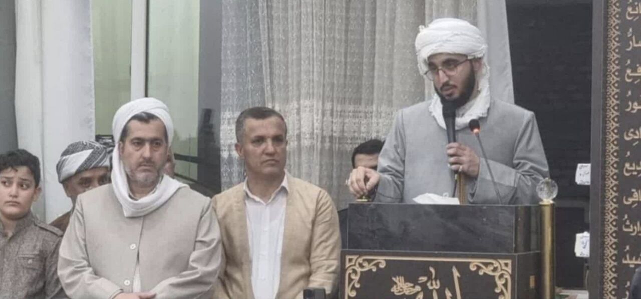 از مولودیخوانی تا اعطای اجازهنامه به طلاب؛ شبی به رنگ عشق نبوی در بانه