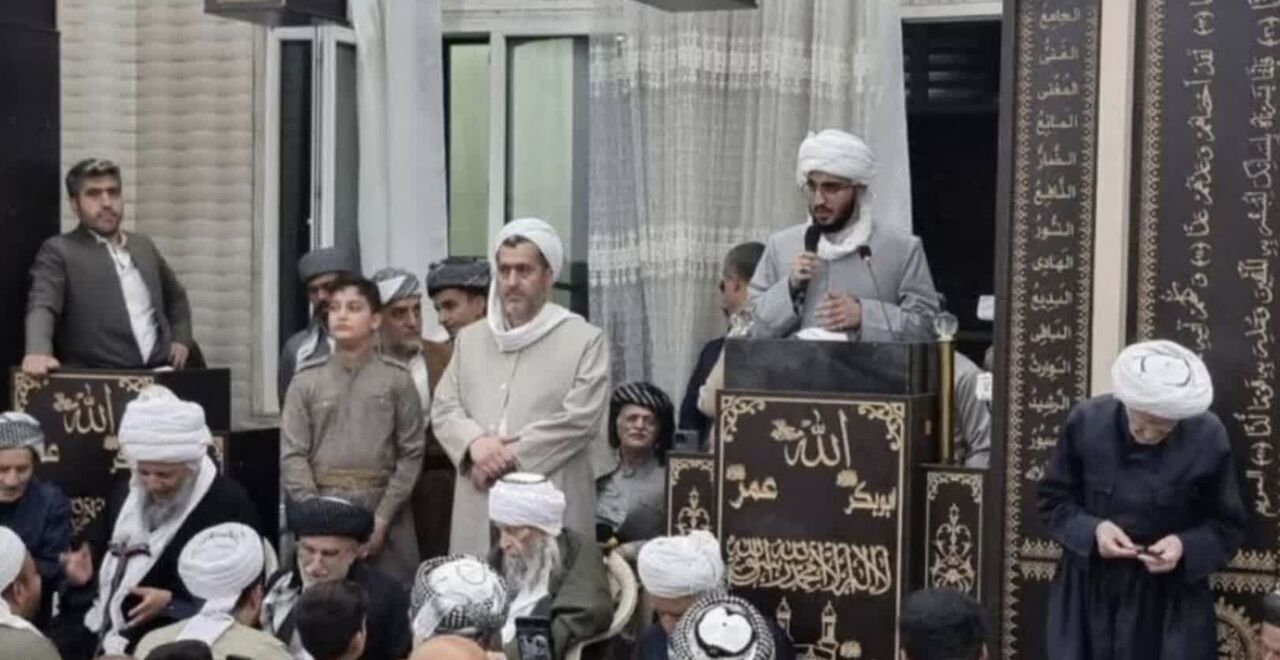 از مولودیخوانی تا اعطای اجازهنامه به طلاب؛ شبی به رنگ عشق نبوی در بانه