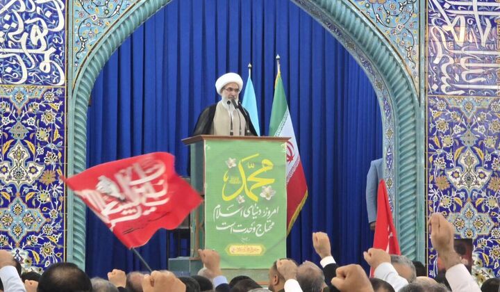 امام‌جمعه اهواز: وحدت و انسجام ملی رمز پیروزی در برابر دشمنان است
