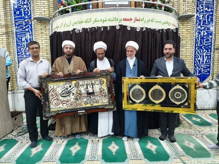 تقدیر از مدیر کانون مسجد امام حسین(ع) جهرم در نماز جمعه/ افتخار ملی جهرم در جمع ۴۰ مسجد برتر کشور