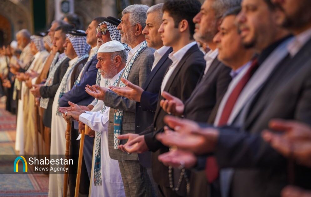 پرچم میلاد پیامبر اکرم(ص) و امام صادق(ع) در حرم علوی برافراشته شد+ عکس