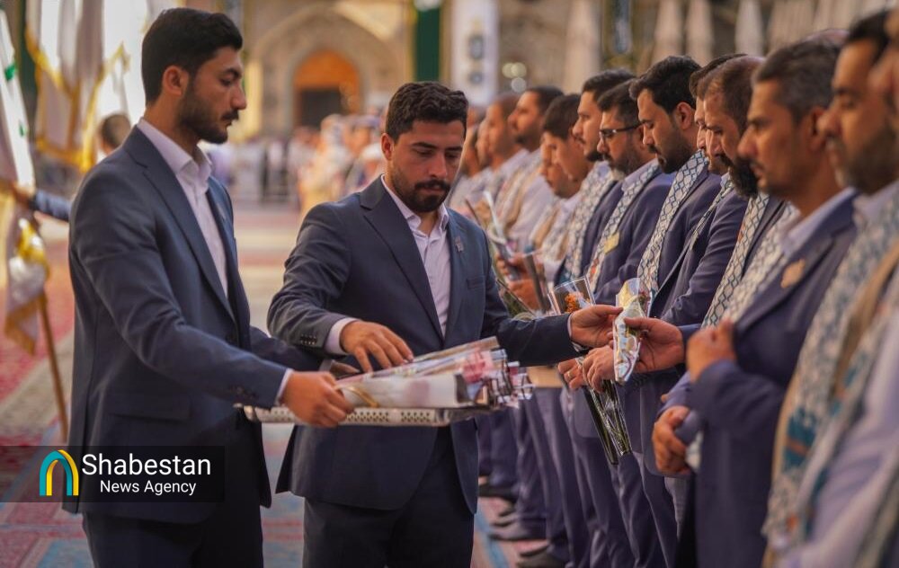 پرچم میلاد پیامبر اکرم(ص) و امام صادق(ع) در حرم علوی برافراشته شد+ عکس