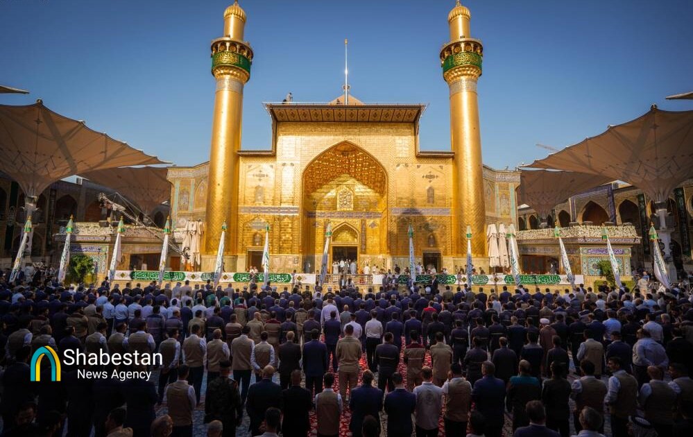 پرچم میلاد پیامبر اکرم(ص) و امام صادق(ع) در حرم علوی برافراشته شد+ عکس