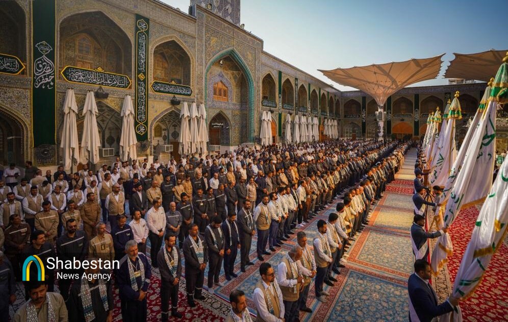 پرچم میلاد پیامبر اکرم(ص) و امام صادق(ع) در حرم علوی برافراشته شد+ عکس