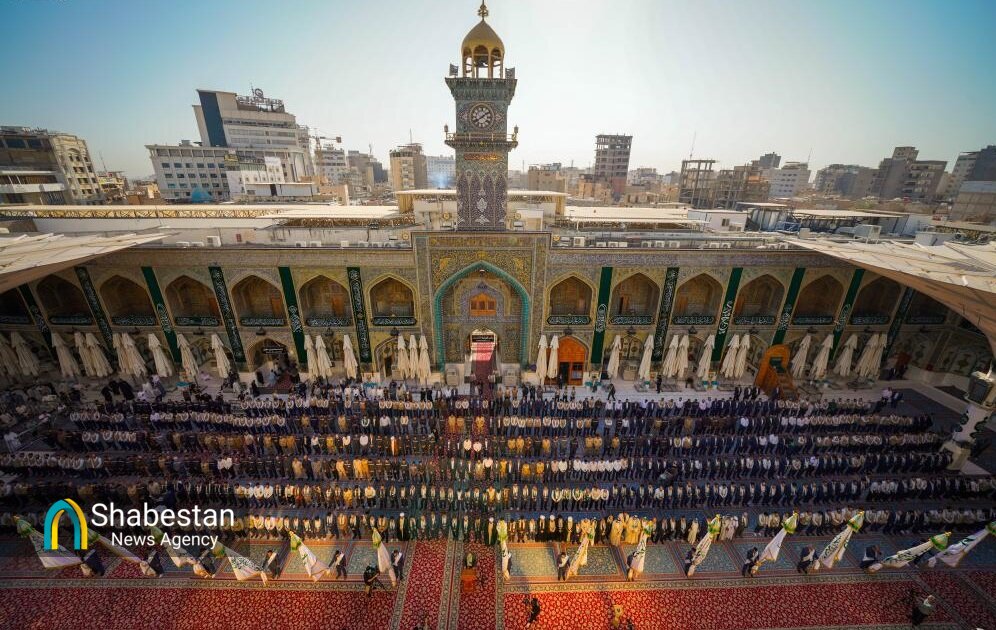 پرچم میلاد پیامبر اکرم(ص) و امام صادق(ع) در حرم علوی برافراشته شد+ عکس