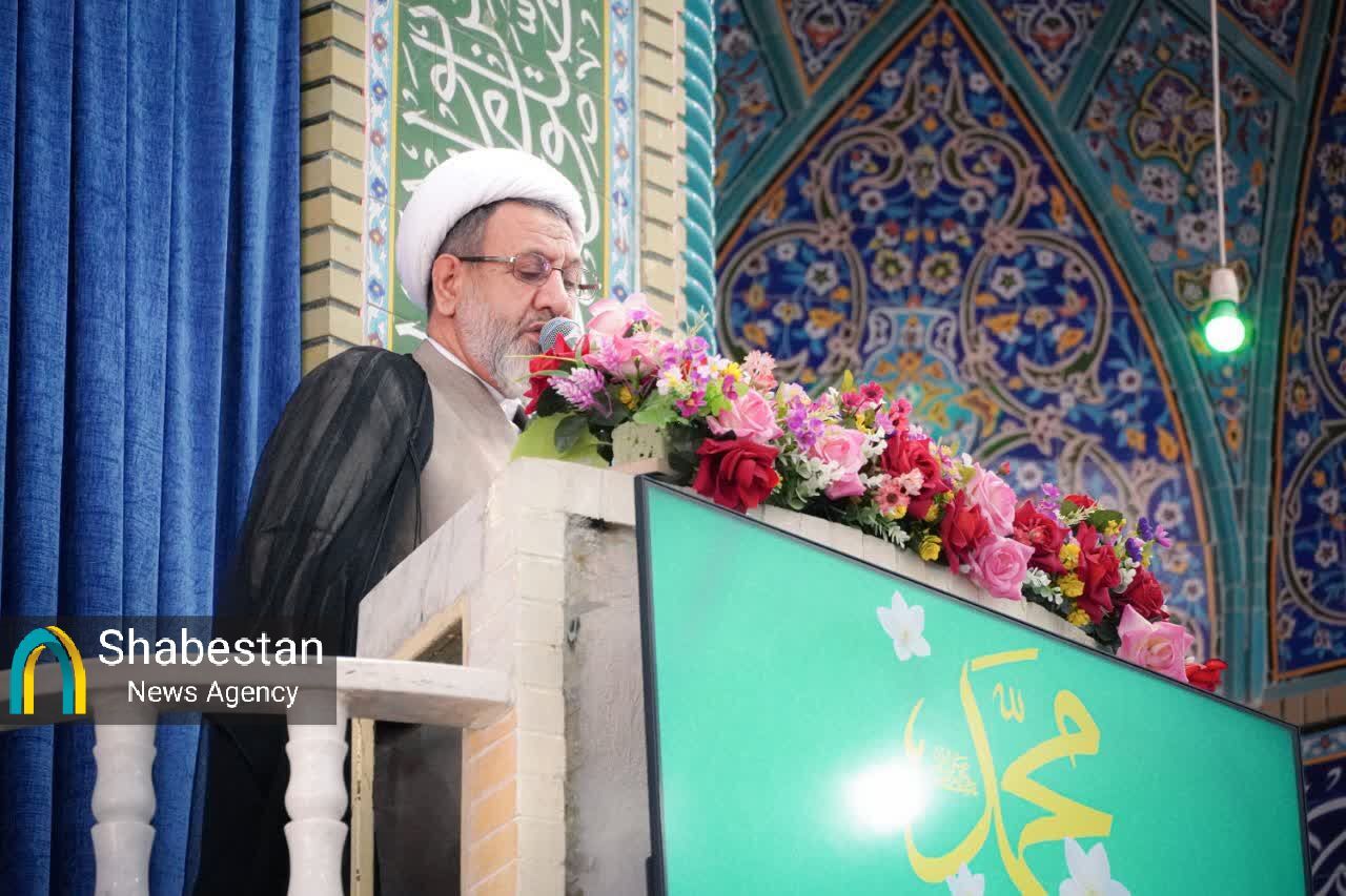 مسلمانان عملکرد خود را بر مبنای اسلام و به محوریت شخصیت نبیّ اکرم تنظیم کنند