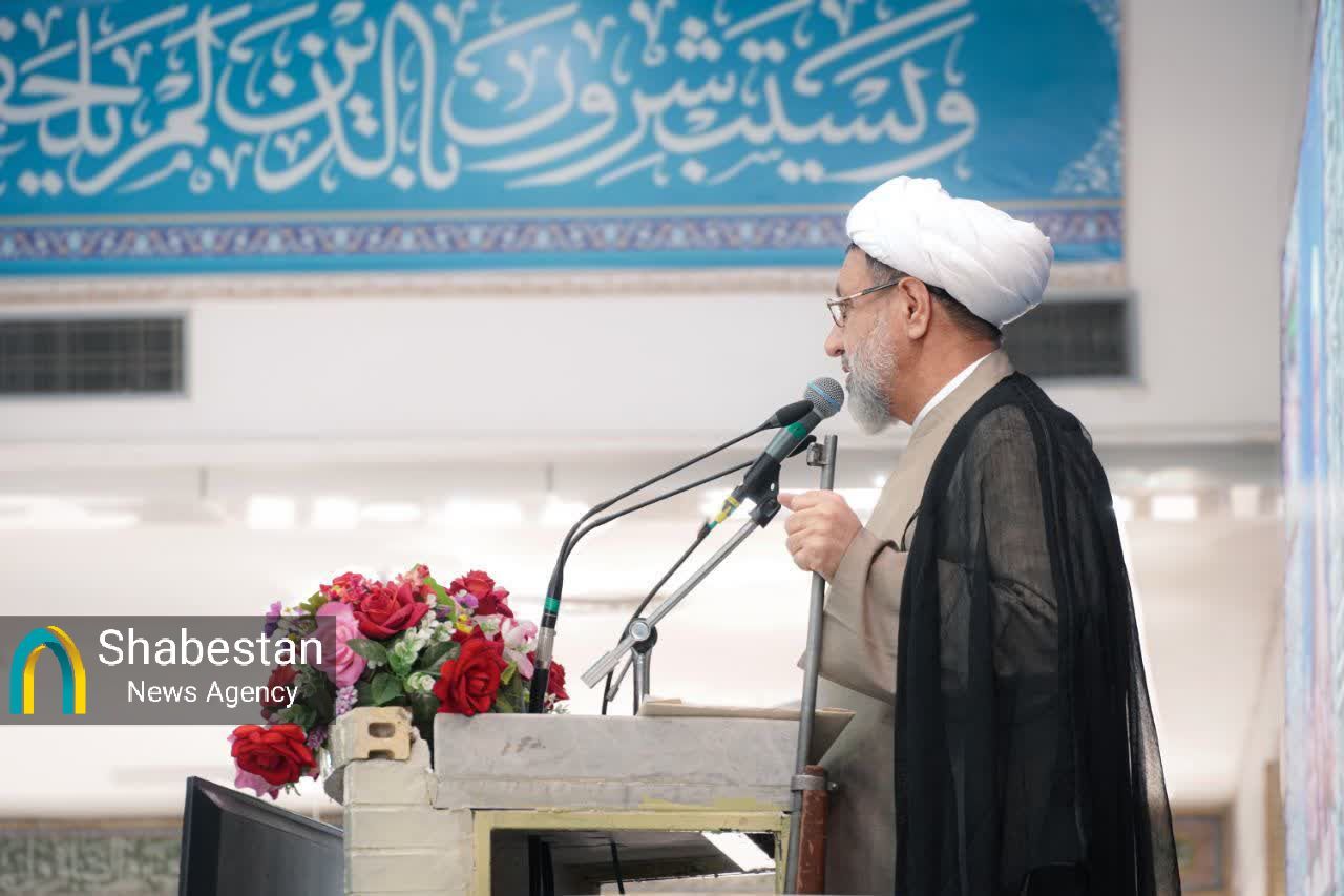 مسلمانان عملکرد خود را بر مبنای اسلام و به محوریت شخصیت نبیّ اکرم تنظیم کنند