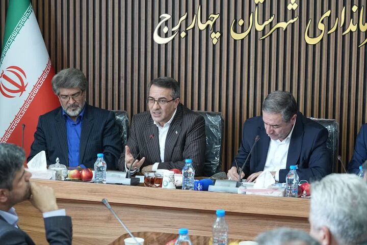 مردم نباید برای دریافت یک خدمت، در پیچ‌وخم اداری سرگردان شوند