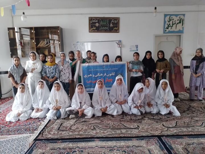 آموزش آداب همکاری و تغذیه سالم در کانون چهار یار نبی(ص) سنندج؛ پرورش استعدادهای هنری با گروه سرود