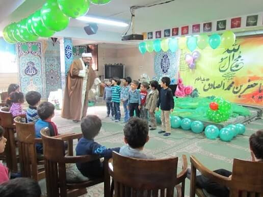 دوستی بچه‌ها، زیر پرچم احمد