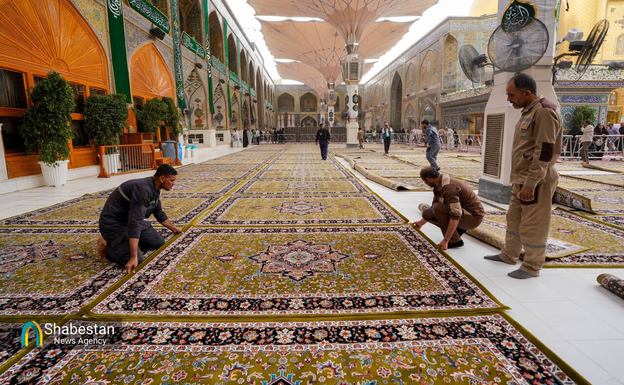 مفروش کردن صحن علوی با فرش فاخر در آستانه میلاد پیامبر خاتم(ص) و امام صادق(ع)
