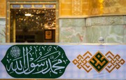 حرم مطهر علوی مزین به کتیبه‌هایی با القاب پیامبر مهر و رحمت