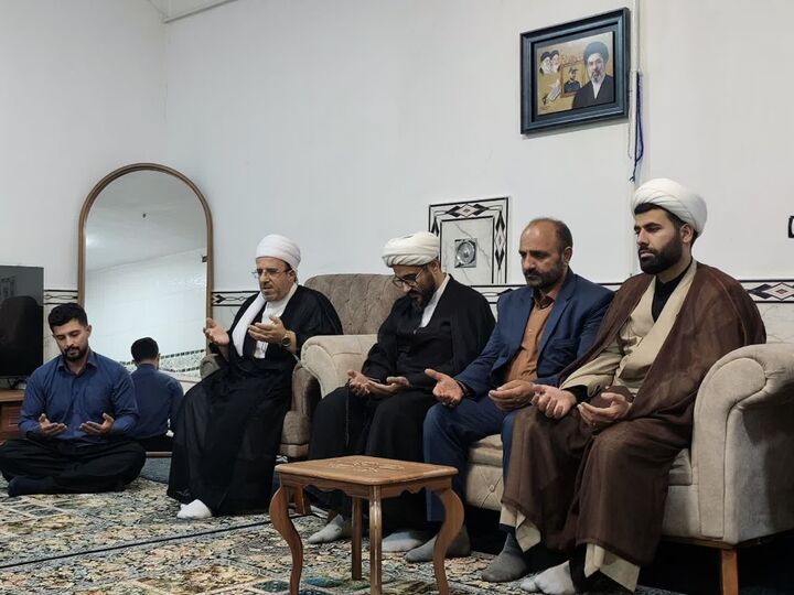  دیدار مسئول دفتر نمایندگی ولی فقیه سپاه استان کرمانشاه با خانواده شهید «فرزاد مرادی»در روانسر
