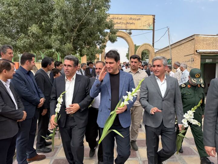 ادای احترام استاندار کردستان به شهدای کامیاران؛ تجدید میثاق با آرمان‌های انقلاب