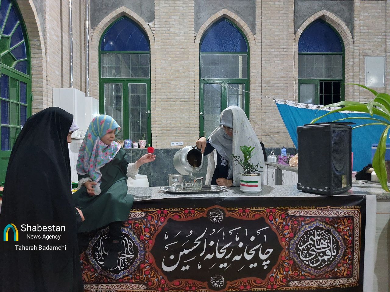 مسجدی که با عطر نام نبی (ص) و همت یک مکانیککار بیادعای راینی قد عَلَم کرد