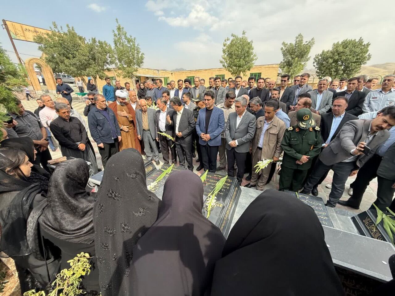 ادای احترام استاندار کردستان به شهدای کامیاران؛ تجدید میثاق با آرمان‌های انقلاب