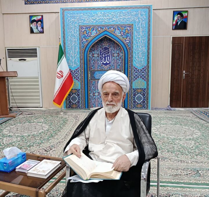 اقامه نماز، محور اندیشه و عمل امام شهید خامنه‌ای بود