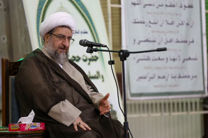 ایستادگی ملت ایران تداوم همان مسیر حسینی است