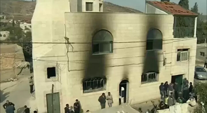 جنایات مداوم صهیونیست‌ها در غزه/ یورش به کرانه باختری و آتش زدن مسجد