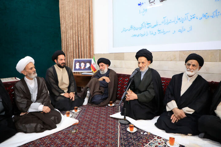 حوزه موفق باید انسان‌سازی برسد