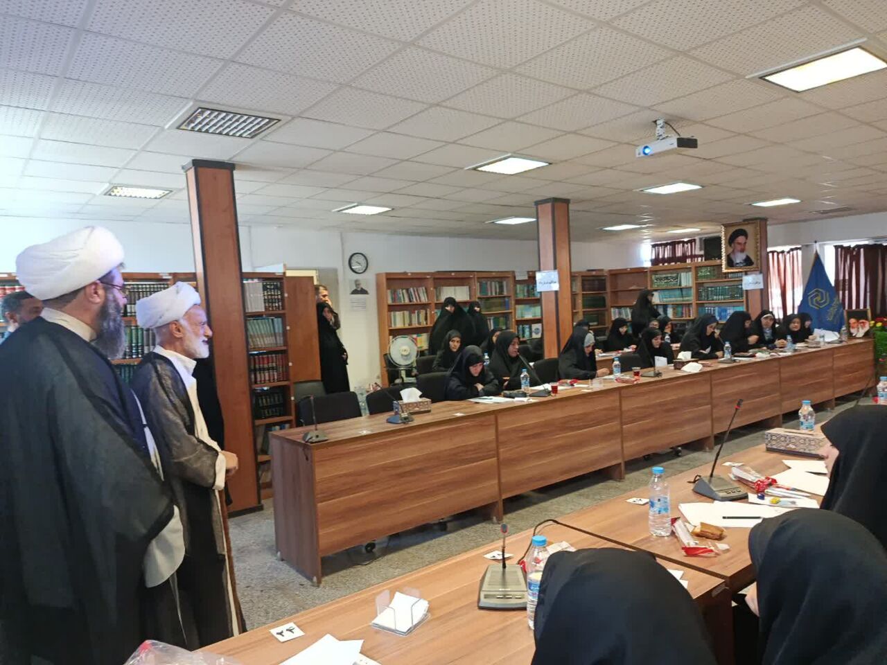 خواهران طلبه با الگوگیری از حضرت مریم(س) و آسیه(س) در مسیر دین گام بردارند