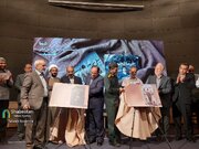 رونمایی از کتاب "خرمانخورده" و مستند "بیل به دست" در کرمان