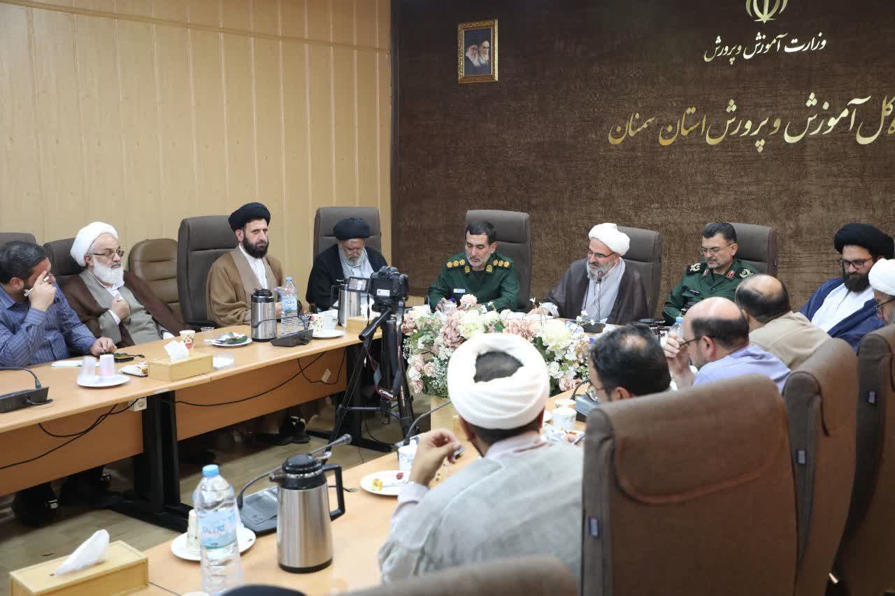 ایجاد ارتباط عمیق با جوانان و نوجوانان برای حفظ رویش‌های انقلاب اسلامی
