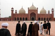 بازدید هیئتی از آستان مقدس علوی از مسجد تاریخی لاهور پاکستان