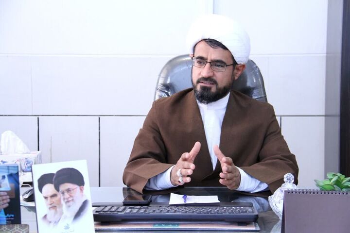 حوزه‌های علمیه باید در خط مقدم مقابله با هجمه‌های فرهنگی دشمن باشند