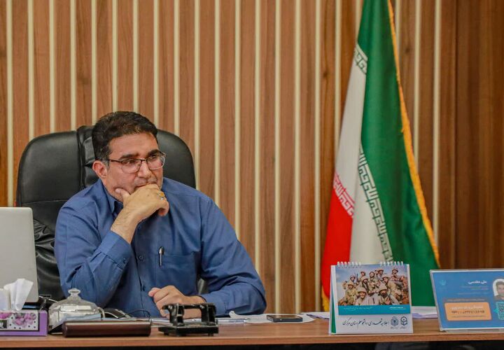 برای ترغیب استادان به حضور در نماز باید از مشوق‌های عملی استفاده کرد
