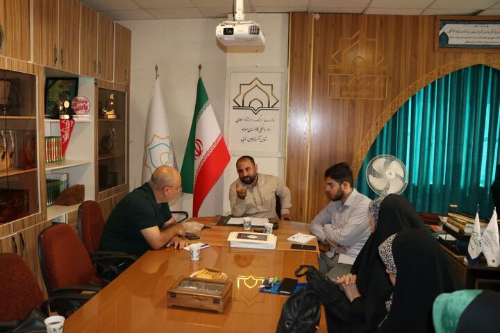 روایت انقلاب دو کلید می‌خورد