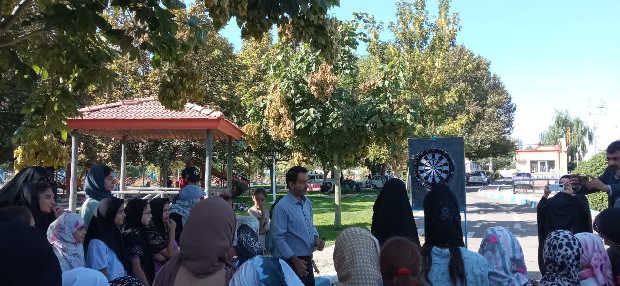از پیاده‌روی تا صبحانه سالم؛ اردوی ۷۰ دختر کانون حضرت آمنه(س) در پارک ترافیک