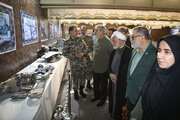 بازدید رئیس و اعضای کمیسیون امنیت ملی مجلس از نمایشگاه بقایای پهپادها و موشک‌های ساقط‌شده ارتش